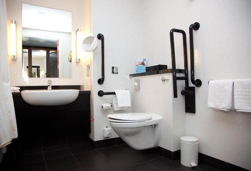 适合残疾人使用的标准间, Crowne Plaza Marlow, An Ihg
