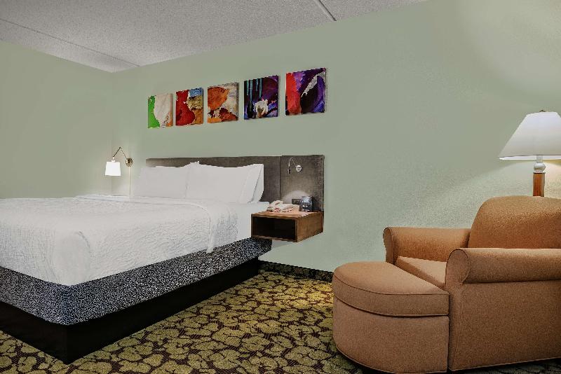 带大床的标准间, Hilton Garden Inn San Antonio Airport