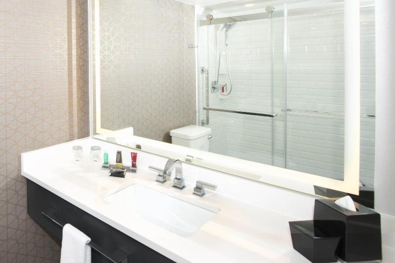 带大床的标准间, Hilton Garden Inn San Antonio Airport