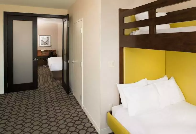 スイート, Hyatt Regency Orange County