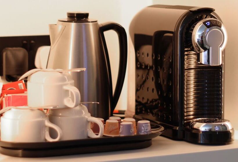 수피리어 룸, Hyde