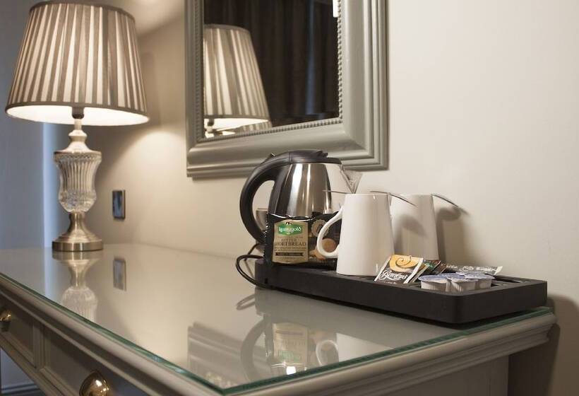 수피리어 룸, Hyde