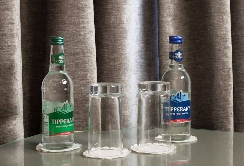 수피리어 룸, Hyde