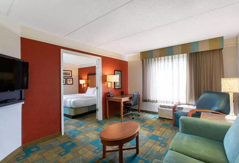 سوئیت با تخت بزرگ, La Quinta By Wyndham Jacksonville Butler Blvd