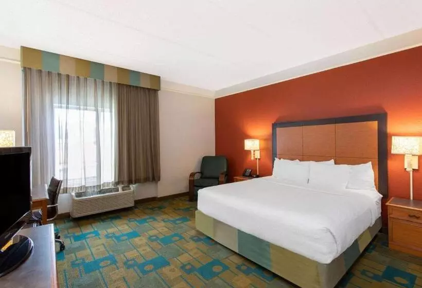 اتاق استاندارد با تخت بزرگ برای معلولان, La Quinta By Wyndham Jacksonville Butler Blvd