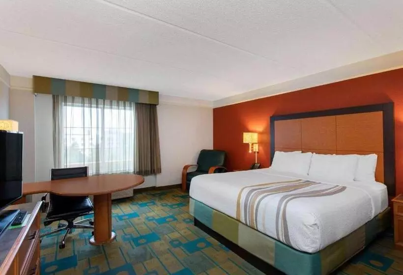 اتاق استاندارد با تخت بزرگ برای معلولان, La Quinta By Wyndham Jacksonville Butler Blvd