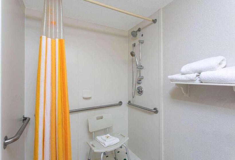 适合残疾人士使用的带超级大床的标准间, La Quinta By Wyndham Jacksonville Butler Blvd