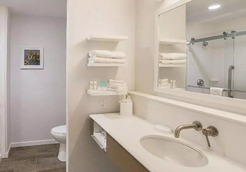 キングサイズベッドのスタンダードルーム, La Quinta East Deerfield Beach   Boca Raton