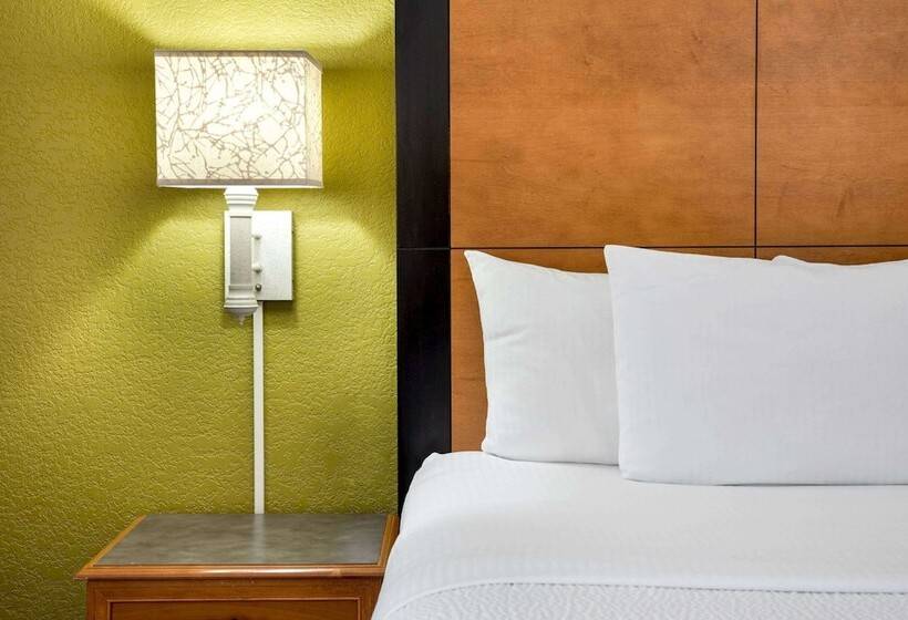 스위트 킹사이즈 침대, La Quinta By Wyndham Greenville Haywood