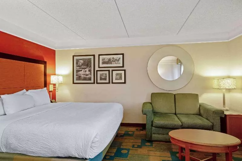 キングサイズベッドのエクゼクティブルーム, La Quinta By Wyndham Winston Salem
