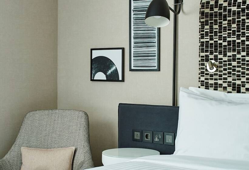 Номер Deluxe, London Marriott  Maida Vale