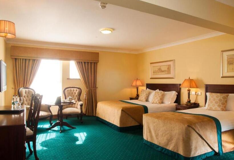 패밀리 룸, Meadow Court