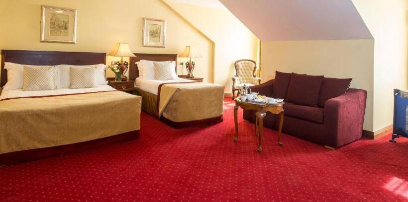 חדר משפחתי, Meadow Court