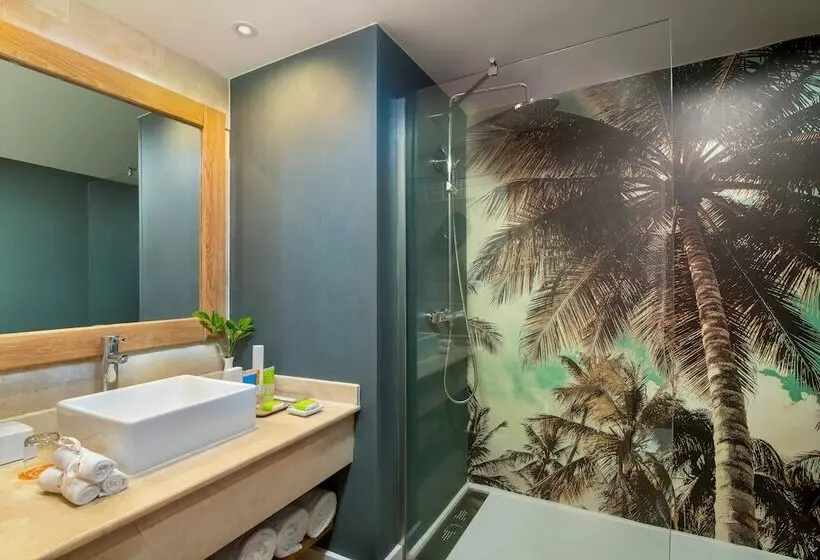 Deluxe Room Pool View