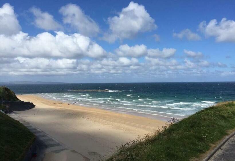 غرفة عائلية, The Cliff House