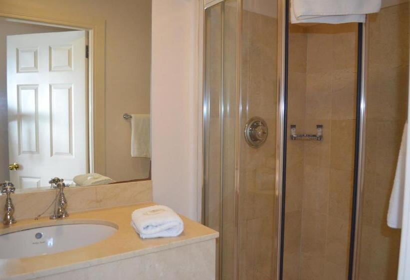 غرفة عائلية, The Cliff House