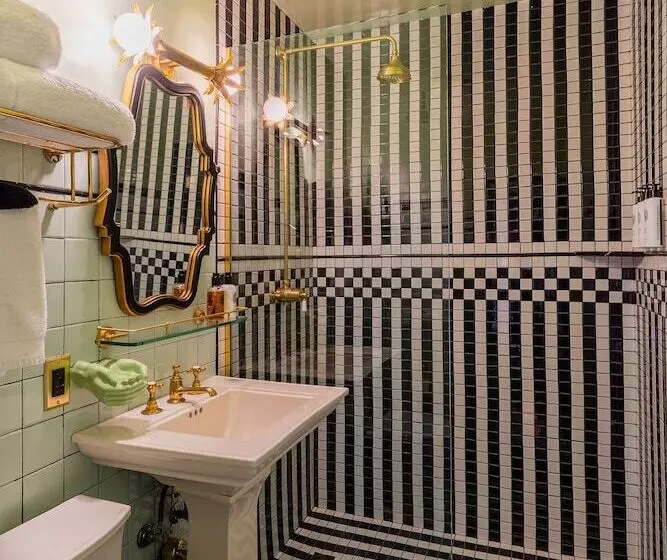 اتاق استاندارد با 2 تخت دوبل, Lafayette Hotel & Club