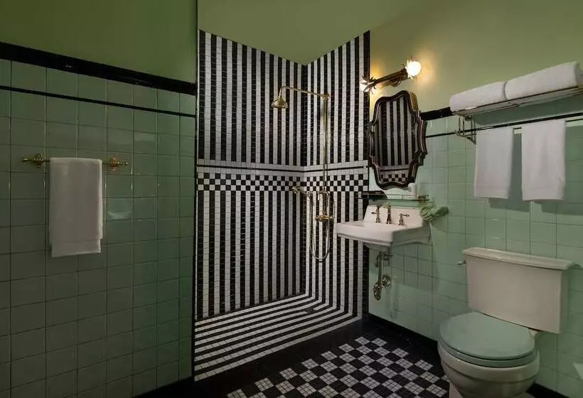 اتاق استاندارد, Lafayette Hotel & Club