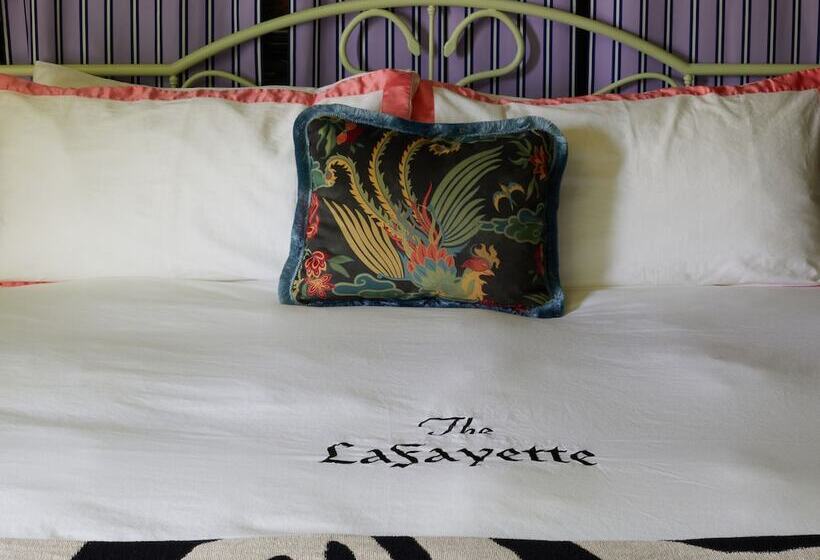 اتاق استاندارد, Lafayette Hotel & Club