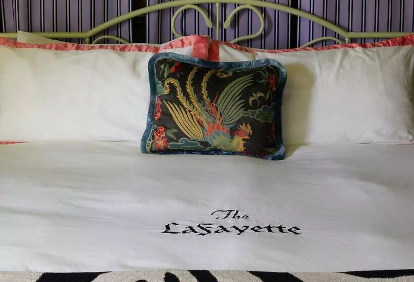 اتاق استاندارد, Lafayette Hotel & Club