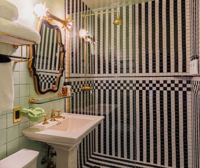 Номер Стандарт, Lafayette Hotel & Club