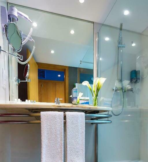 اتاق استاندارد با چشمانداز کوهستان, The Views Monumental