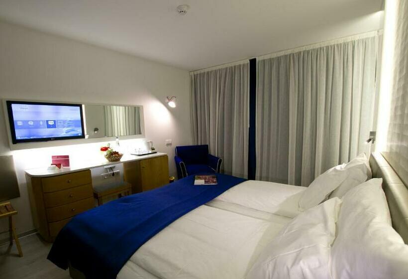 اتاق استاندارد با چشمانداز کوهستان, The Views Monumental