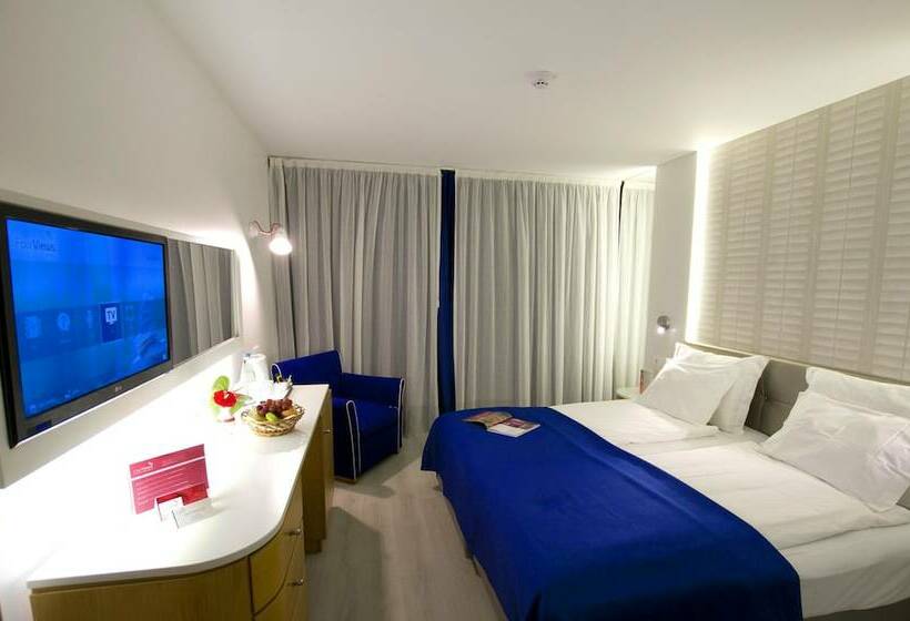 اتاق استاندارد با چشمانداز کوهستان, The Views Monumental