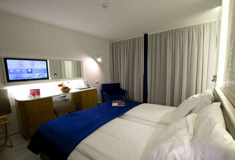 اتاق استاندارد با چشمانداز کوهستان, The Views Monumental