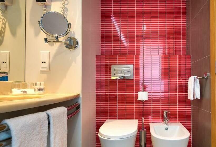 اتاق استاندارد با چشمانداز دریا, The Views Monumental