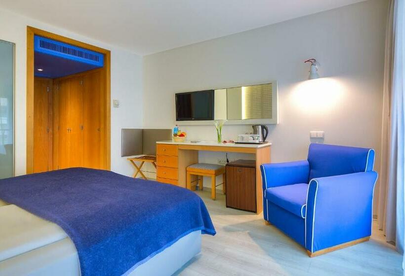 اتاق استاندارد با چشمانداز دریا, The Views Monumental