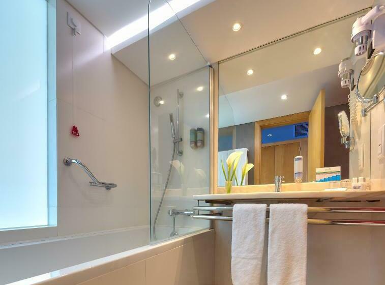 اتاق سوپریور با چشمانداز دریا, The Views Monumental