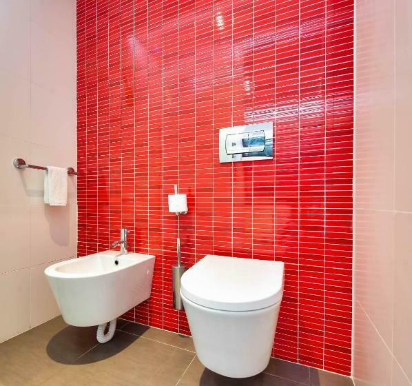 سوییت سوپریور با چشمانداز دریا, The Views Monumental