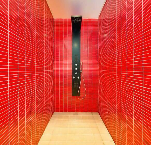 سوییت سوپریور با چشمانداز دریا, The Views Monumental