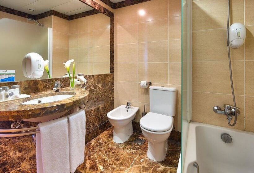 استودیوی استاندارد, The Views Monumental