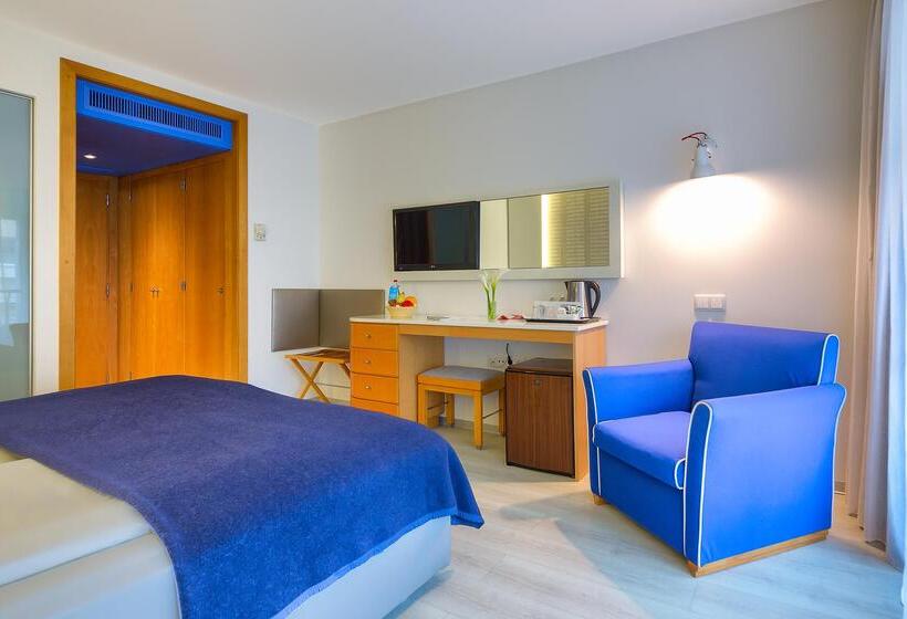 اتاق سوپریور با چشمانداز دریا, The Views Monumental