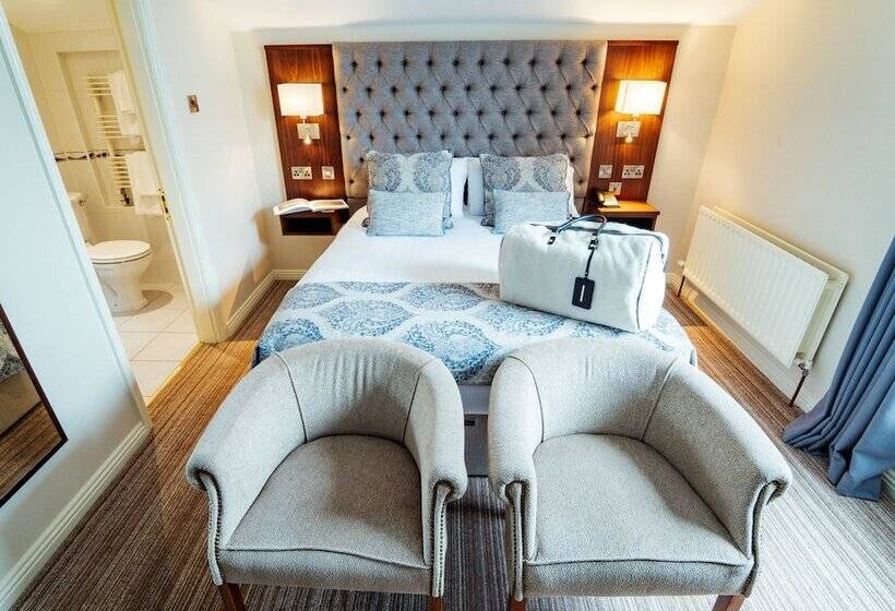 חדר סטנדרט, The Wyatt