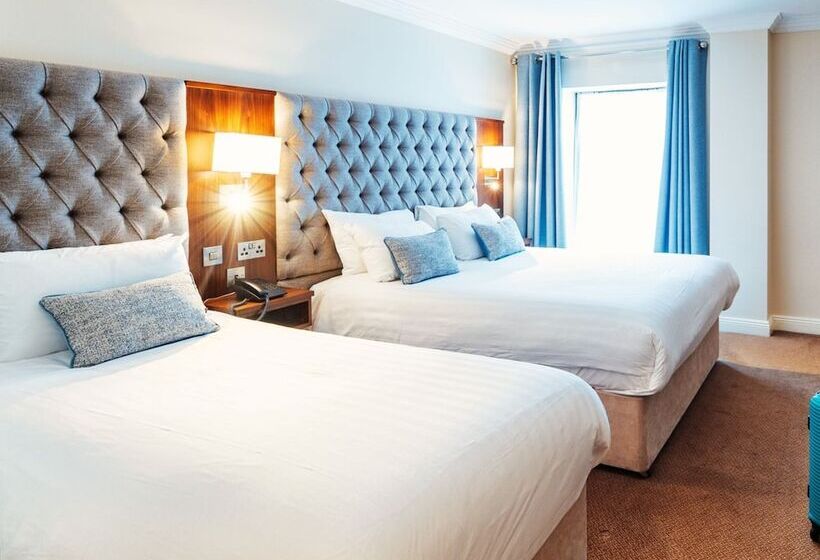 חדר סטנדרט, The Wyatt