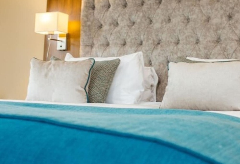 חדר דלוקס, The Wyatt