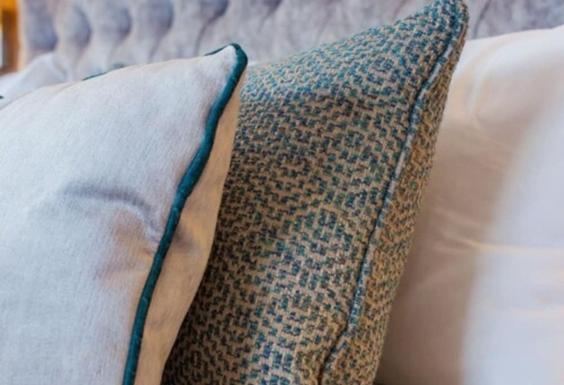 חדר דלוקס, The Wyatt