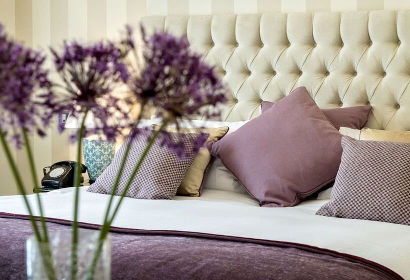 חדר דלוקס, The Wyatt