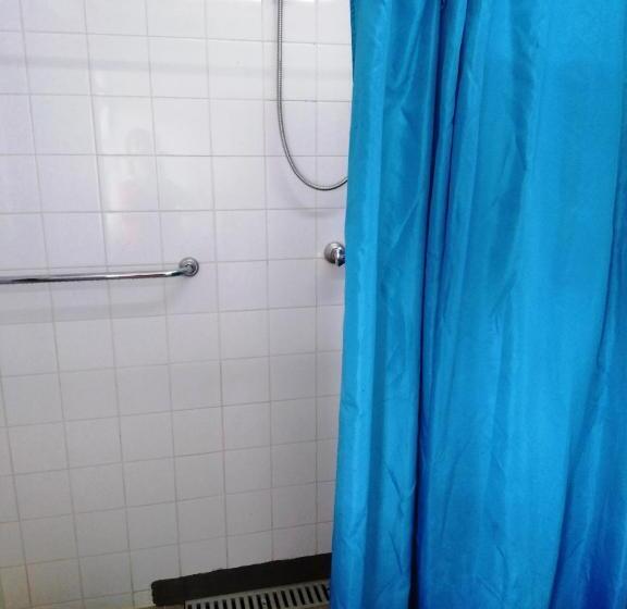 バス共有のスタンダードルーム, Hi Almograve – Pousada De Juventude