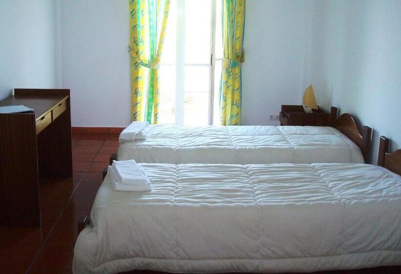 バス共有のスタンダードルーム, Hi Almograve – Pousada De Juventude