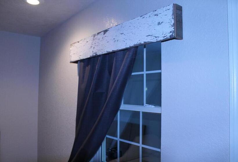 غرفة قياسية, The Barnwood Inn