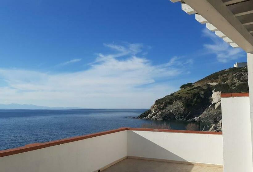 דירת חדר עם נוף לים ומרפסת, Appartamenti   Villa Mare