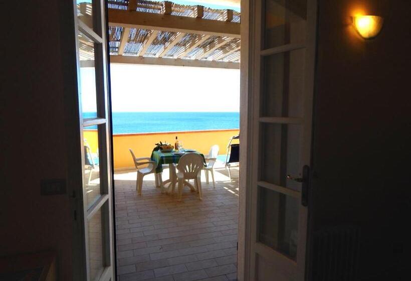 דירת חדר עם נוף לים ומרפסת, Appartamenti   Villa Mare
