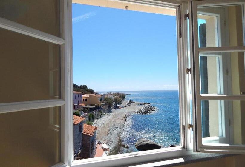 带一个卧室和一个阳台的海景公寓, Appartamenti   Villa Mare