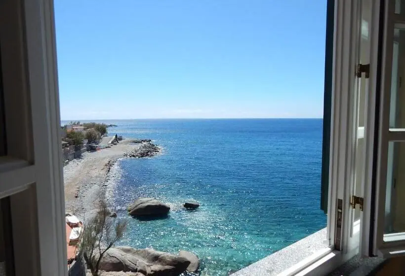 オーシャンビューバルコニー付きワンベッドルームアパートメント, Appartamenti   Villa Mare