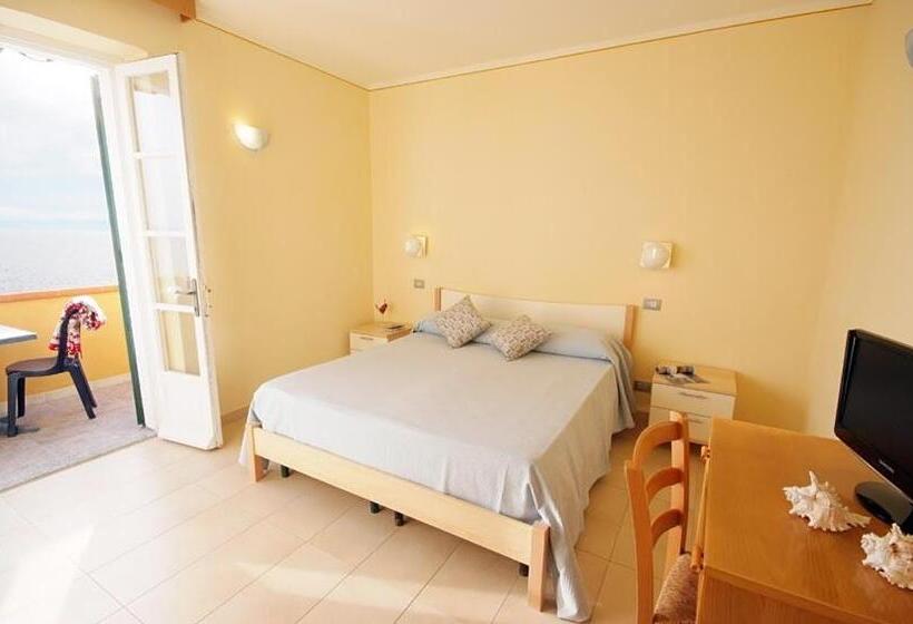 דירה בת חדר שינה 1 עם מרפסת, Appartamenti   Villa Mare
