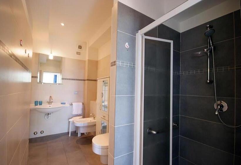 דירה בת חדר שינה 1 עם מרפסת, Appartamenti   Villa Mare